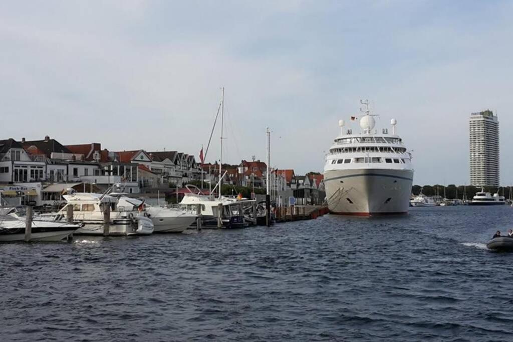 Traveloge mit SCHWIMMBAD und SAUNA Lübeck Eksteriør bilde